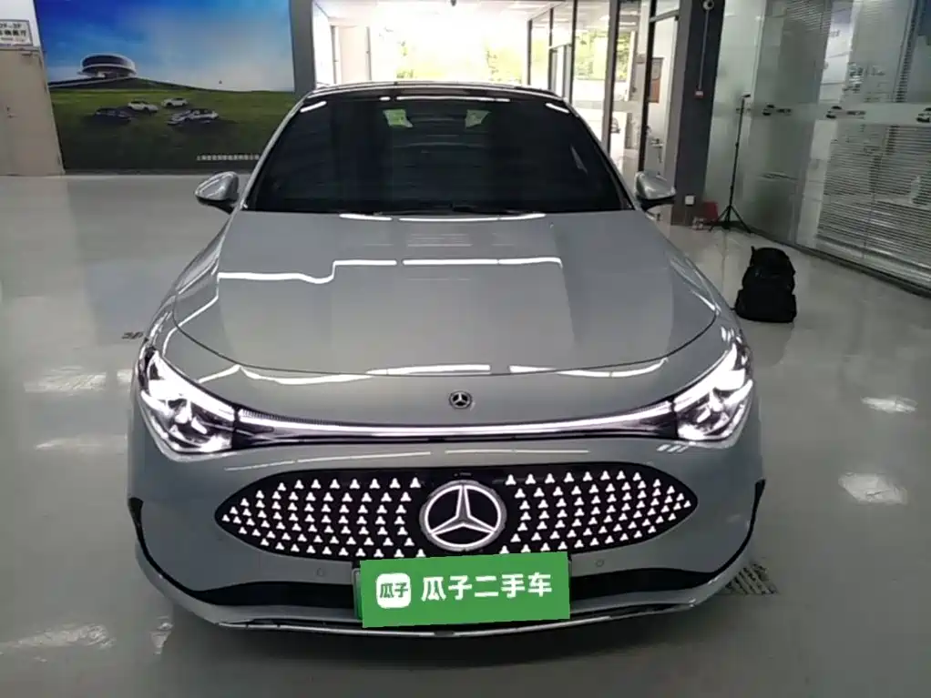 Mercedes-Benz CLA 2025 300L