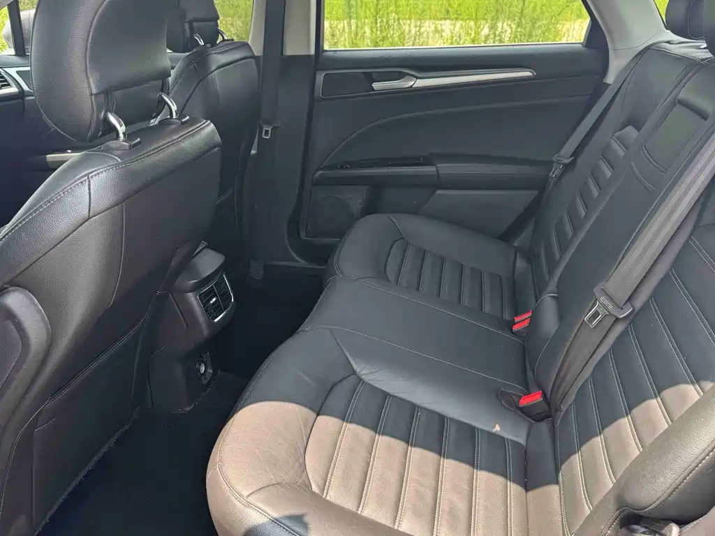 Ford Mondeo — миниатюра 11