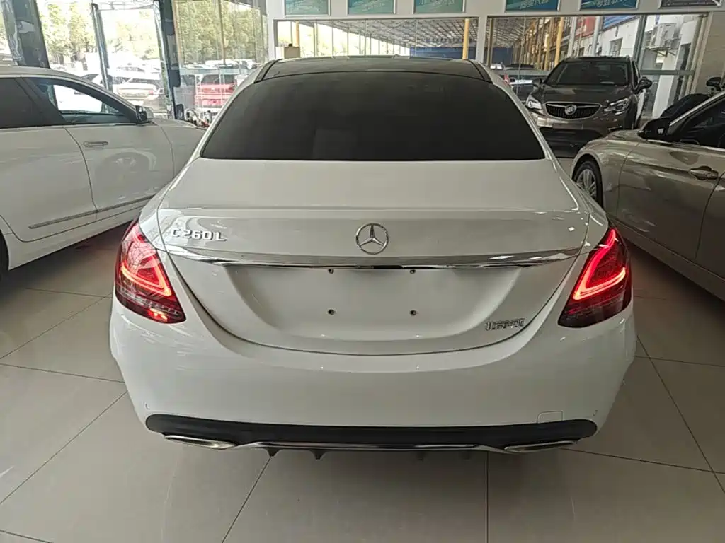 Mercedes-Benz C-Class — миниатюра 6