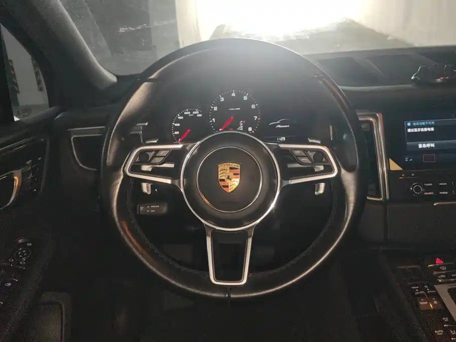 Porsche Macan — миниатюра 15