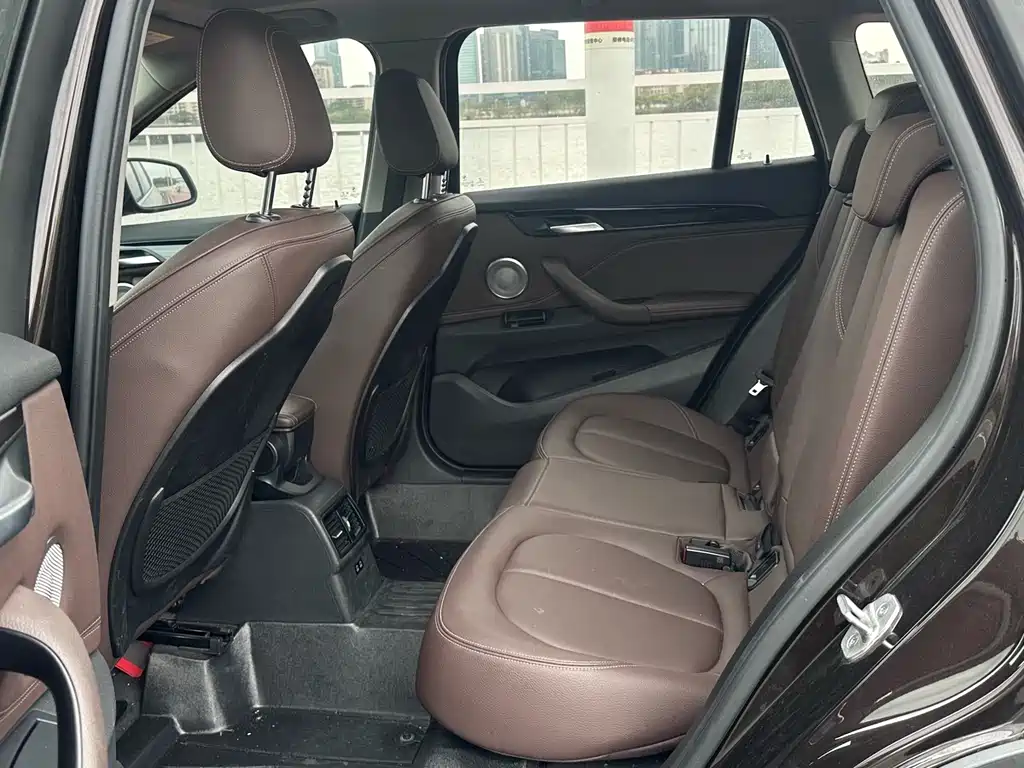 BMW X1 - фото 5