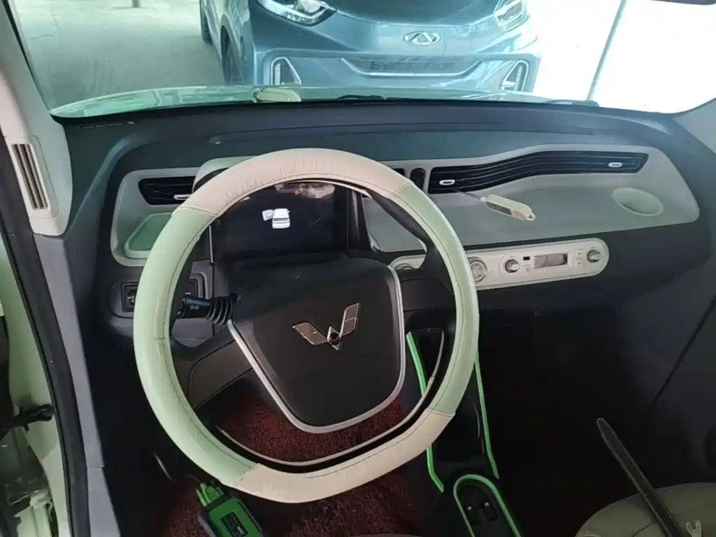 Wuling MINIEV — миниатюра 10