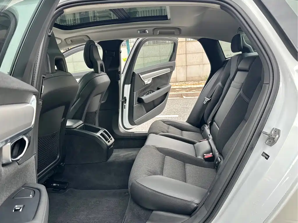 Volvo S90 — миниатюра 10