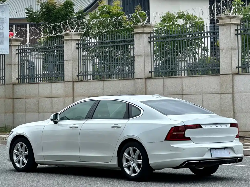 Volvo S90 — миниатюра 5