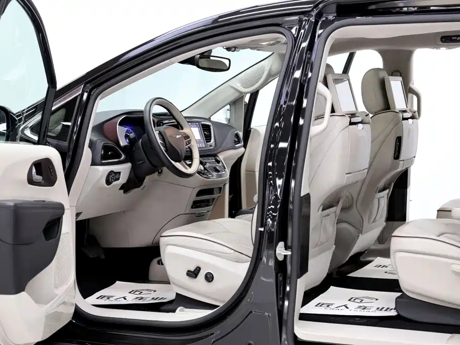 Chrysler Grand Voyager (Import) — миниатюра 5