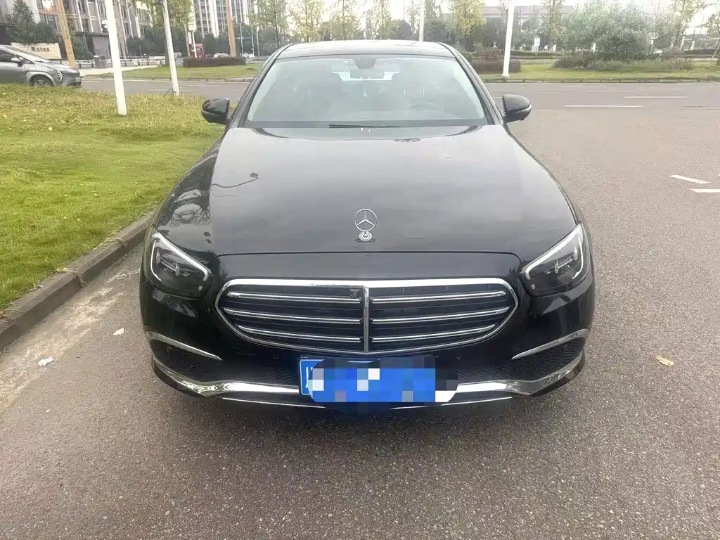 Mercedes-Benz E-Class — миниатюра 4