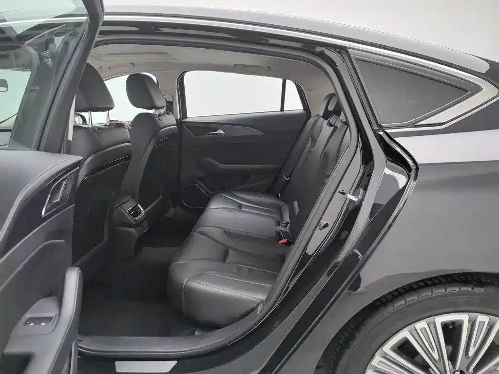 Hongqi Hongqi H5 — миниатюра 15