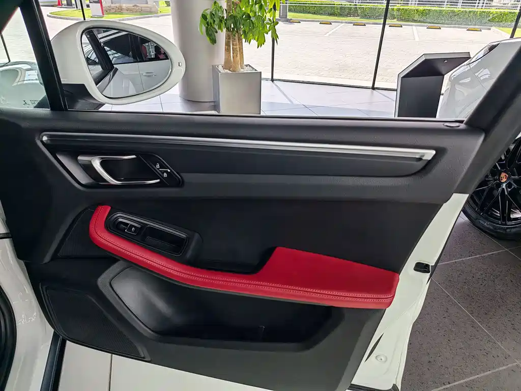 Porsche Macan — миниатюра 27