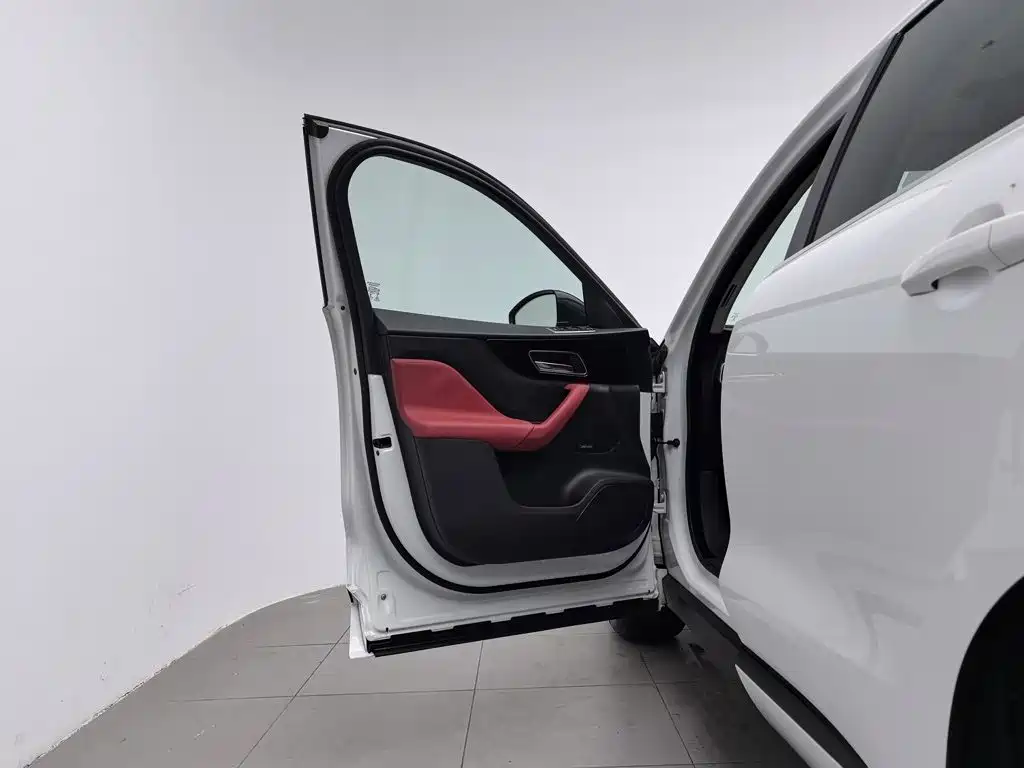 Jaguar F-PACE — миниатюра 8