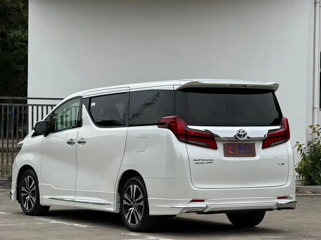 Toyota Alphard — миниатюра 5