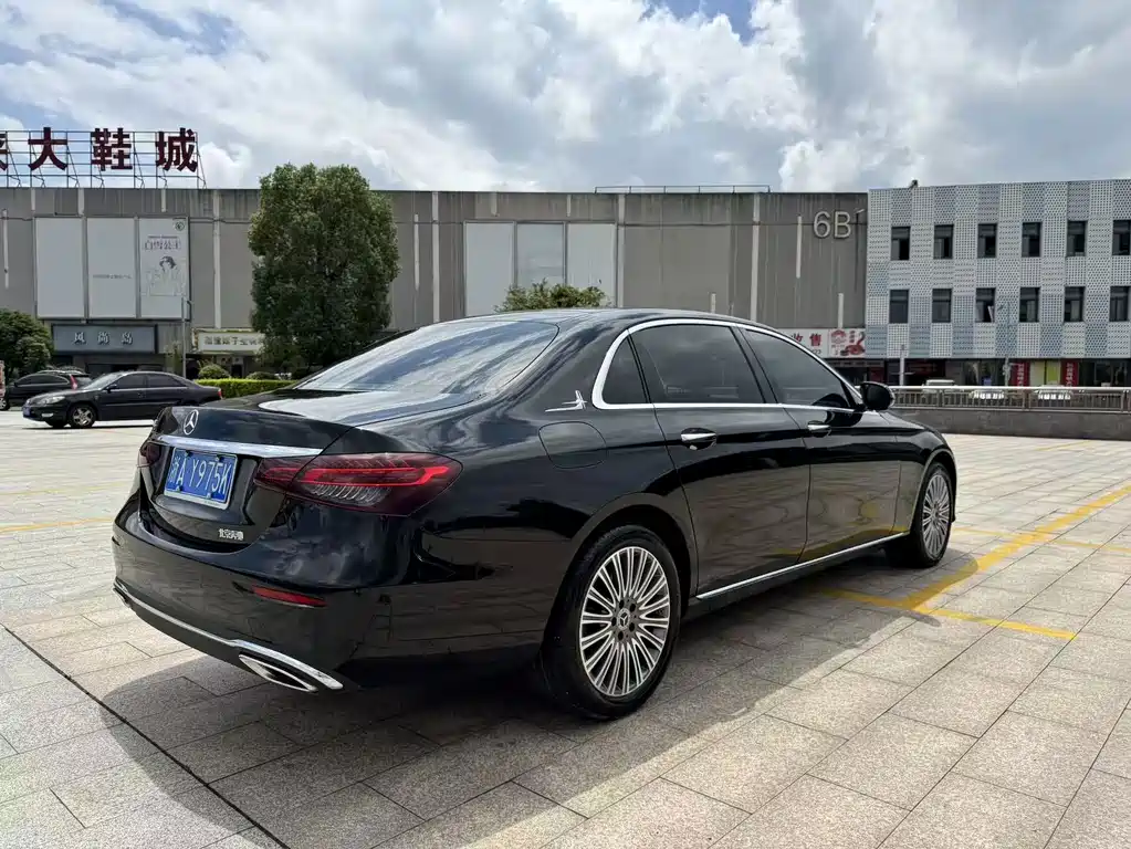 Mercedes-Benz E-Class — миниатюра 7