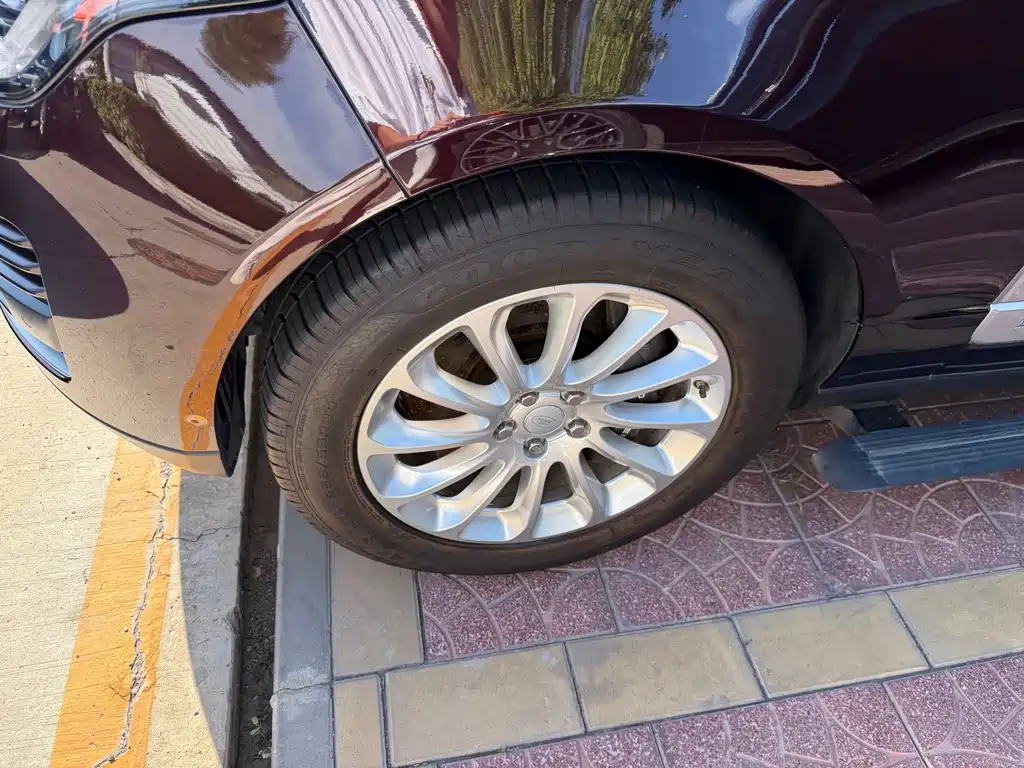 Land Rover Range Rover — миниатюра 2