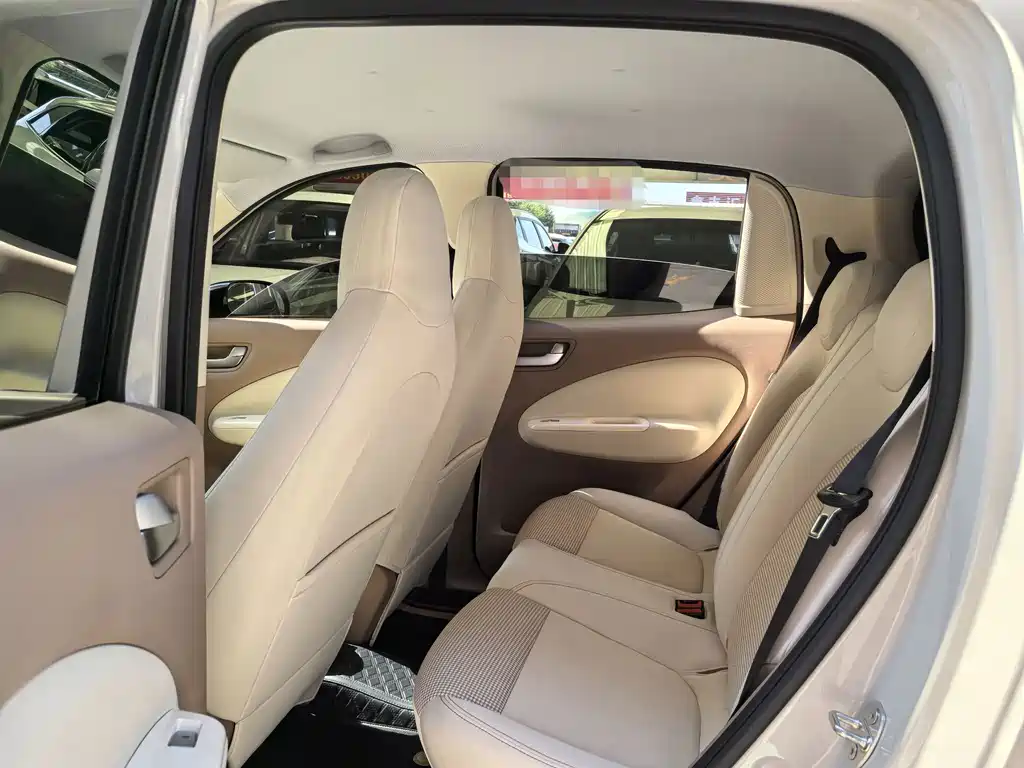 Wuling MINIEV — миниатюра 9
