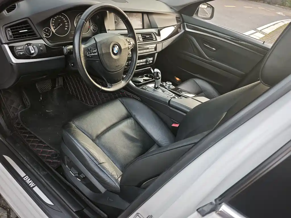 BMW 5 Series — миниатюра 10