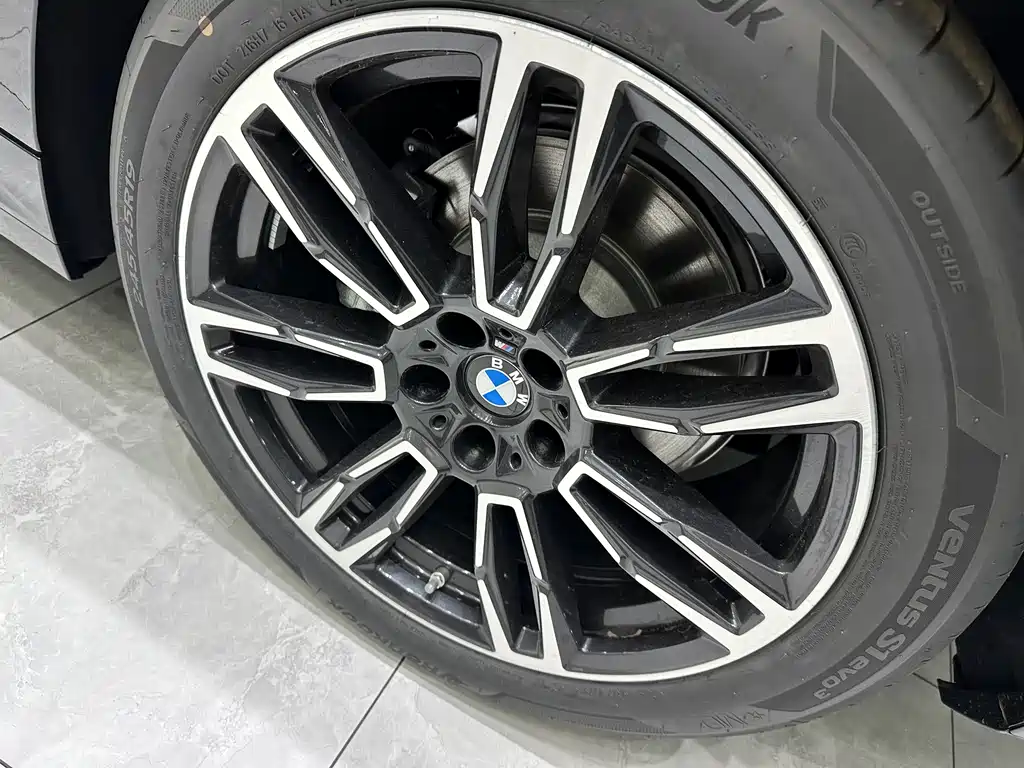 BMW 5 Series — миниатюра 12