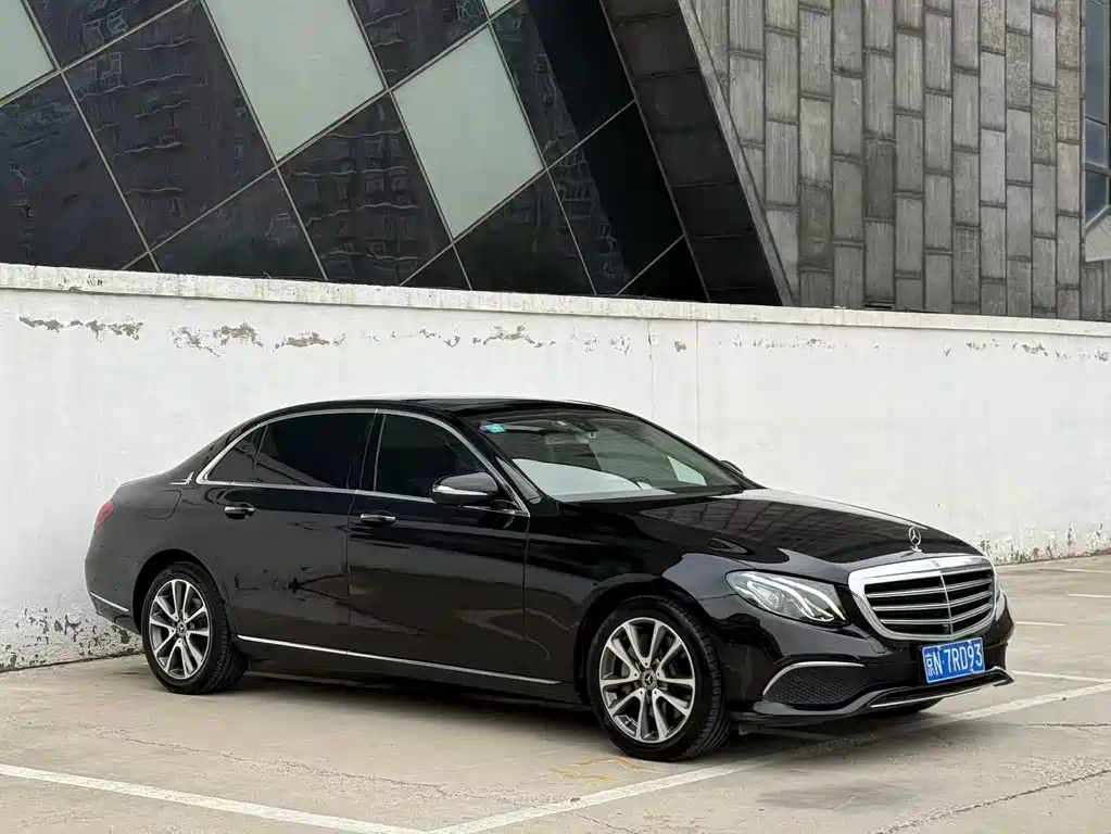 Mercedes-Benz E-Class — миниатюра 3
