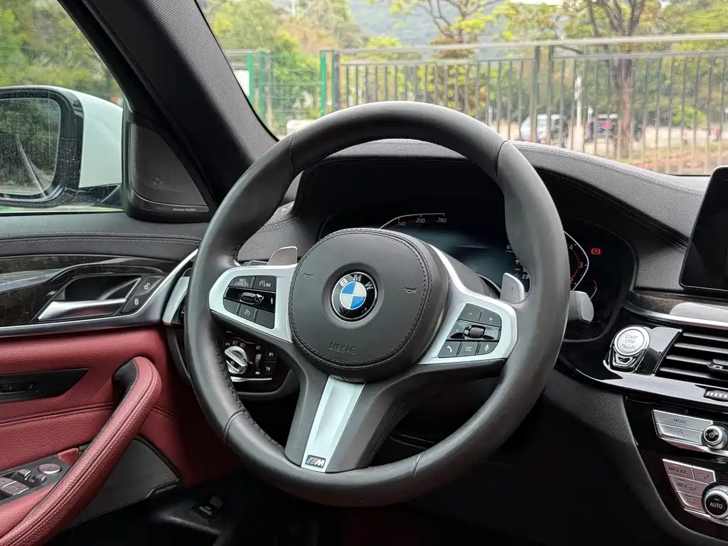 BMW 5 Series — миниатюра 12