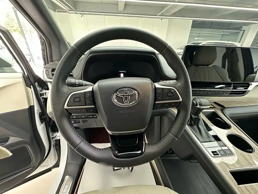 Toyota Sienna — миниатюра 15