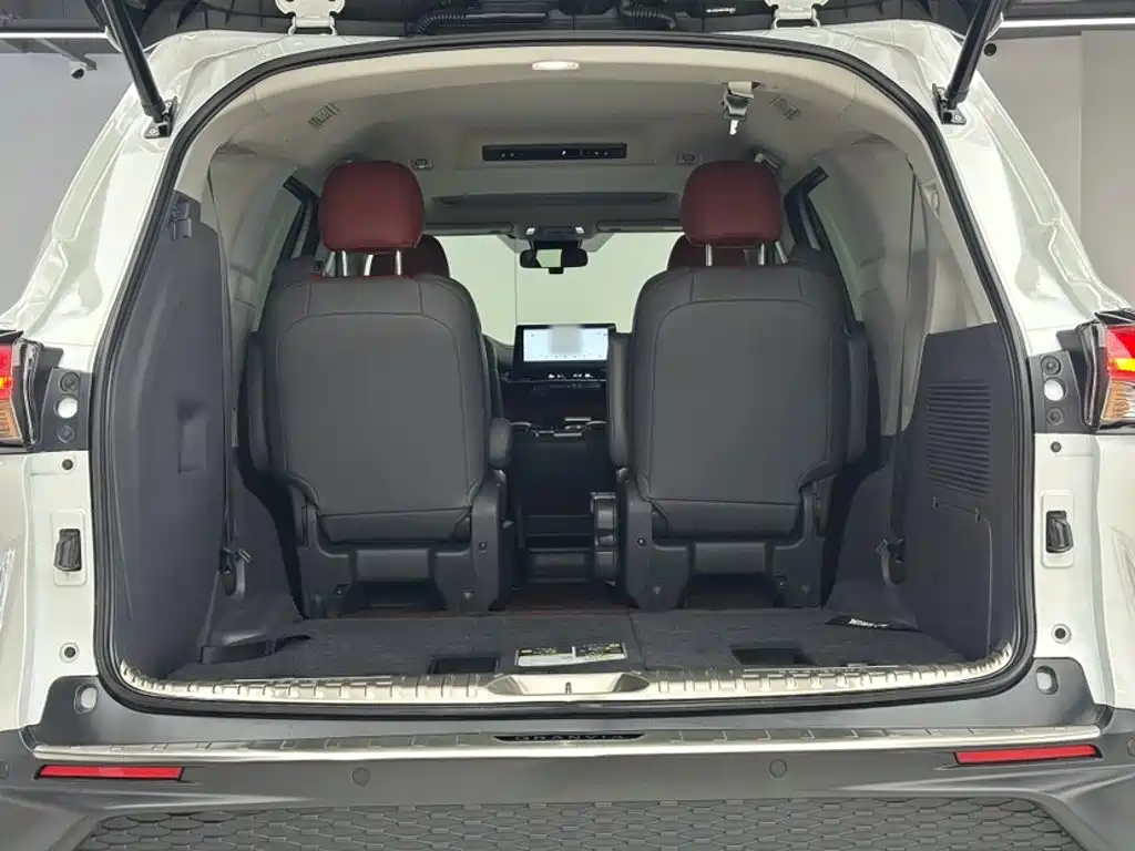 Toyota Granvia — миниатюра 20