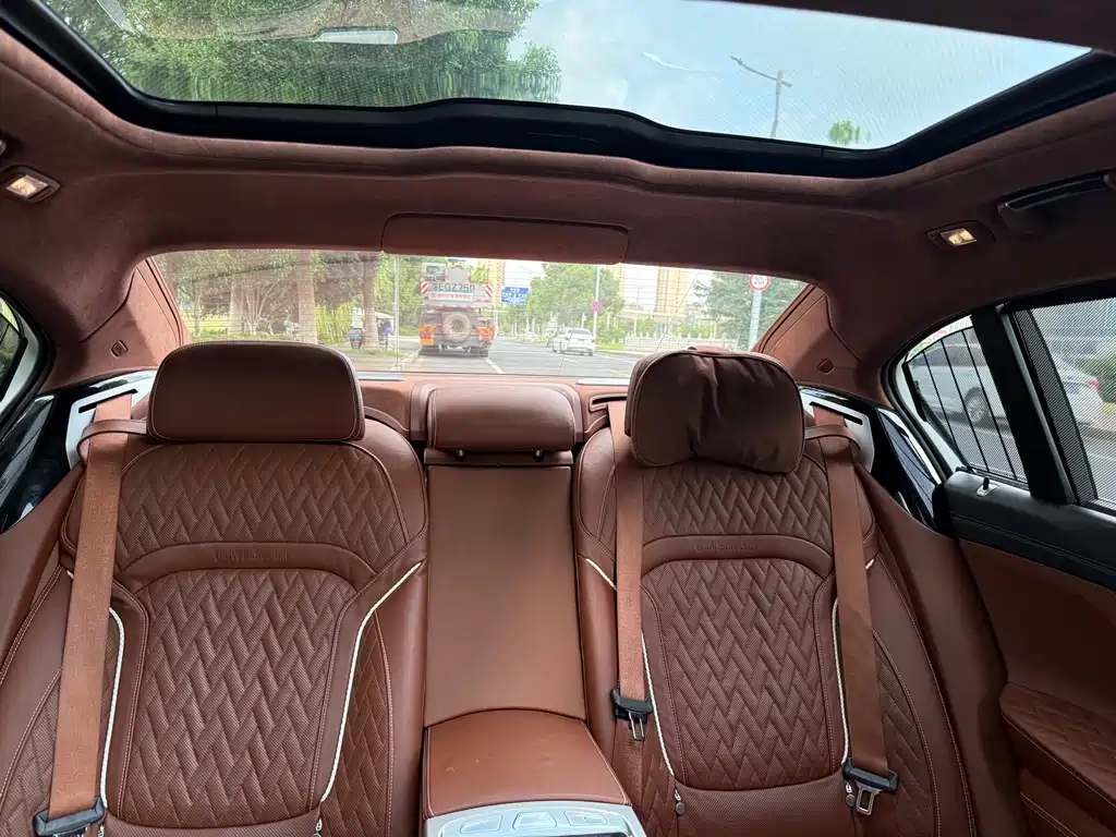BMW 7 Series — миниатюра 15
