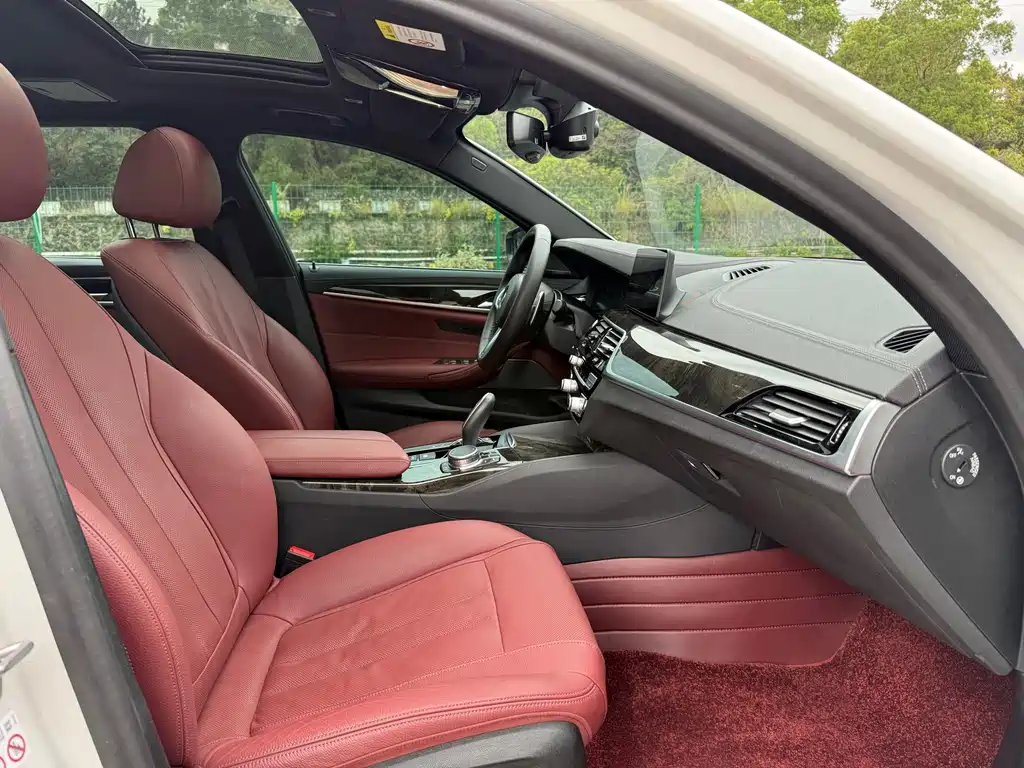 BMW 5 Series — миниатюра 8