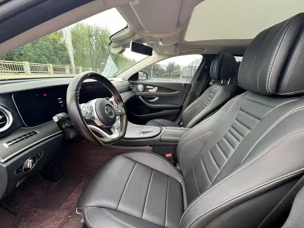 Mercedes-Benz E-Class — миниатюра 7