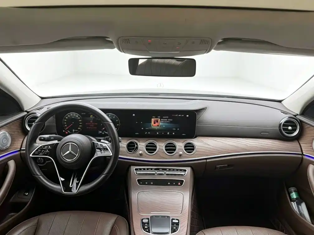 Mercedes-Benz E-Class — миниатюра 5