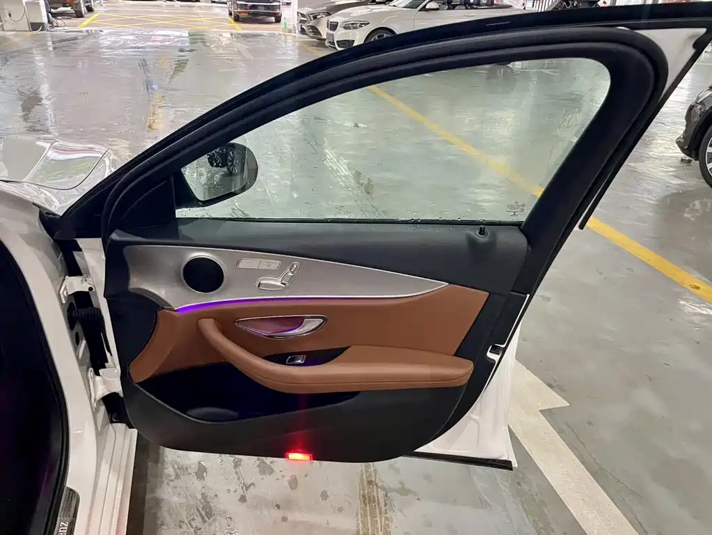 Mercedes-Benz E-Class — миниатюра 10