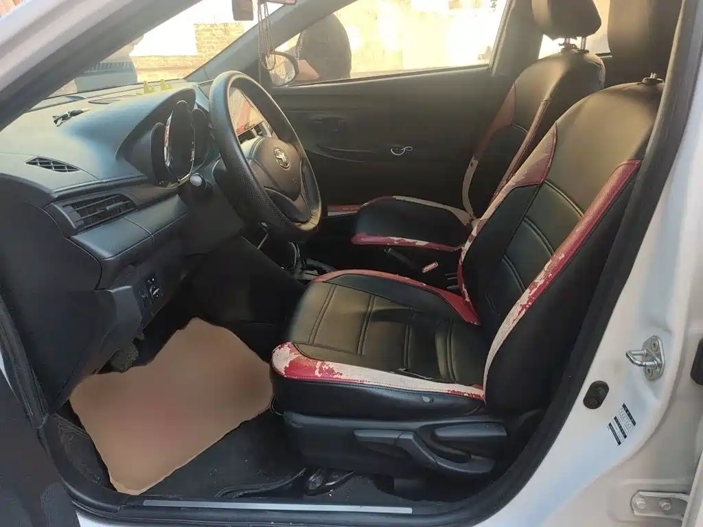 Toyota Yaris L — миниатюра 8