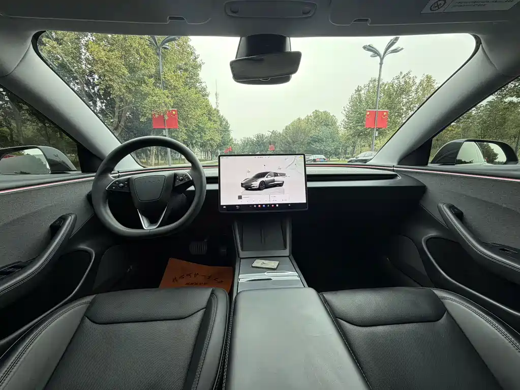 Tesla Model 3 — миниатюра 5