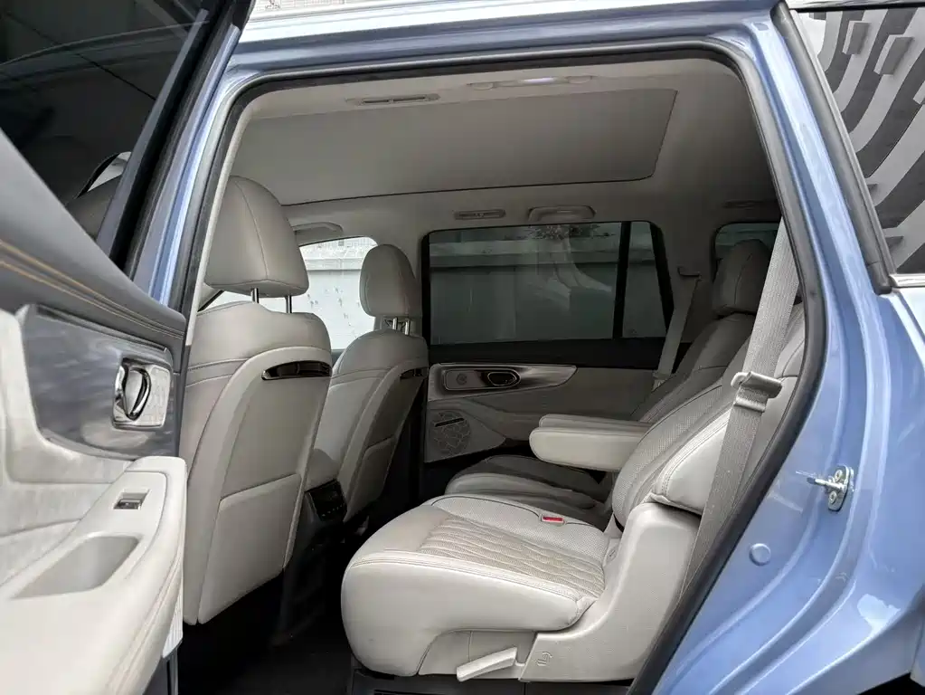 GAC GS8 2022 2.0TM Luxury （ мест）
