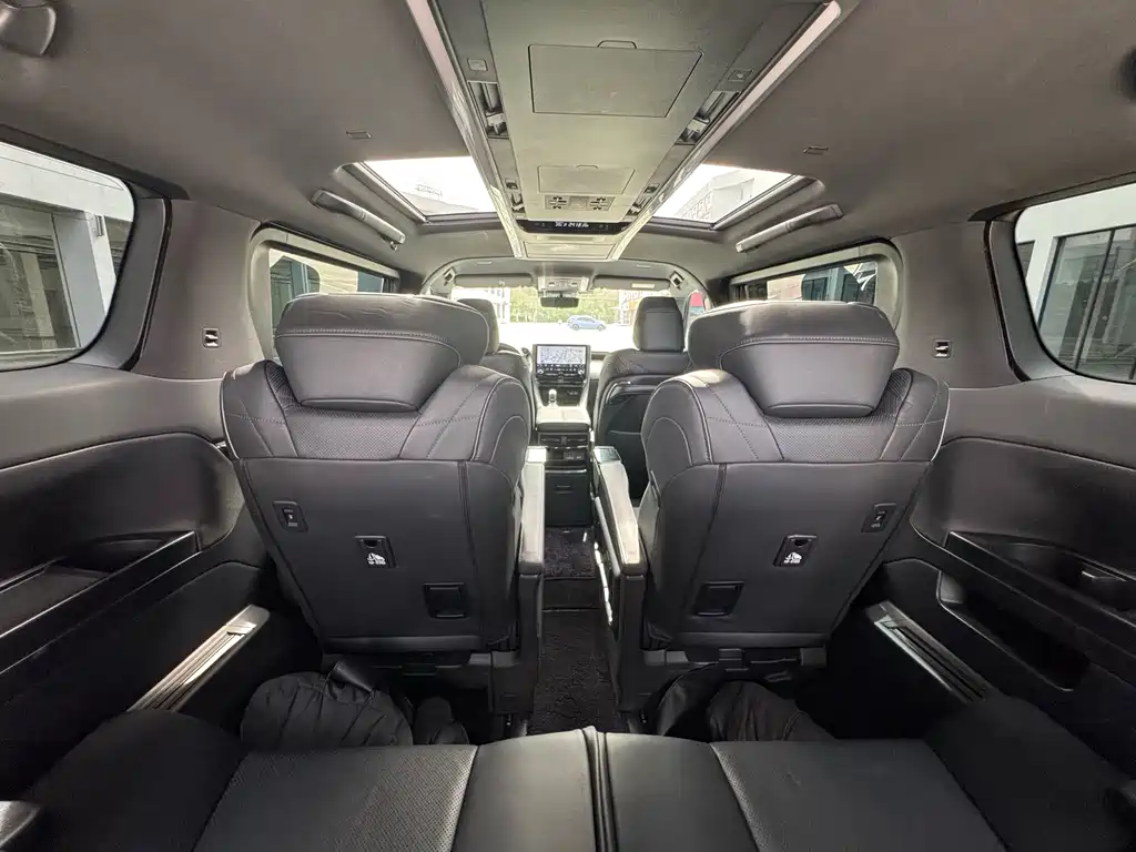 Toyota Alphard — миниатюра 12
