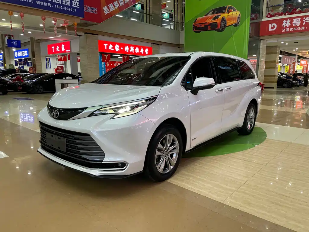 Toyota Sienna — миниатюра 2