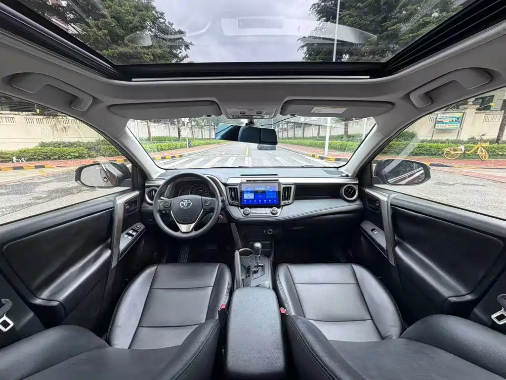 Toyota RAV4 — миниатюра 8