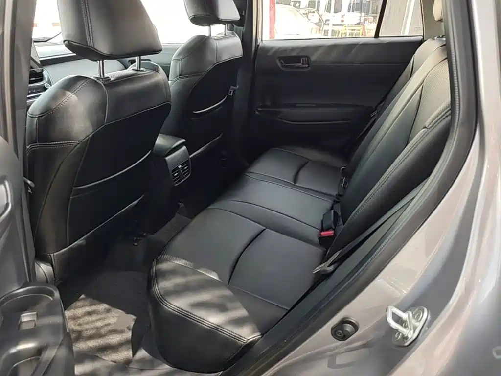 Toyota Corolla Cross — миниатюра 17