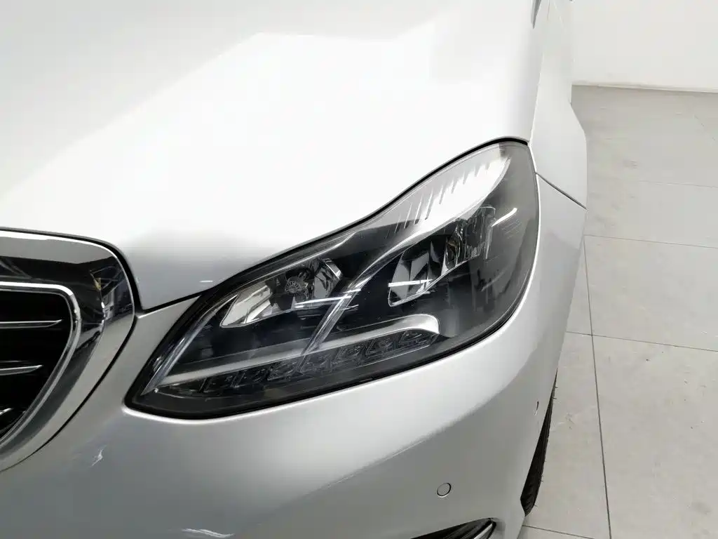 Mercedes-Benz E-Class — миниатюра 7