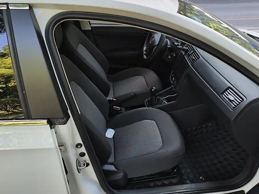 Volkswagen Santana — миниатюра 8