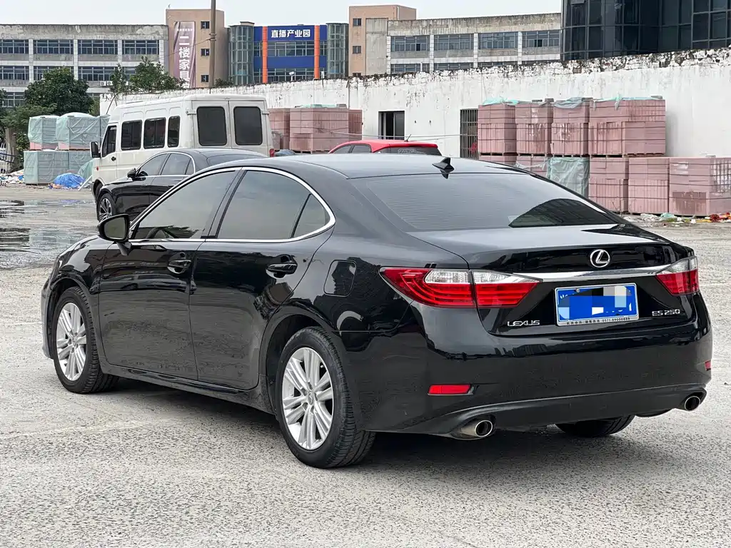 Lexus ES — миниатюра 8