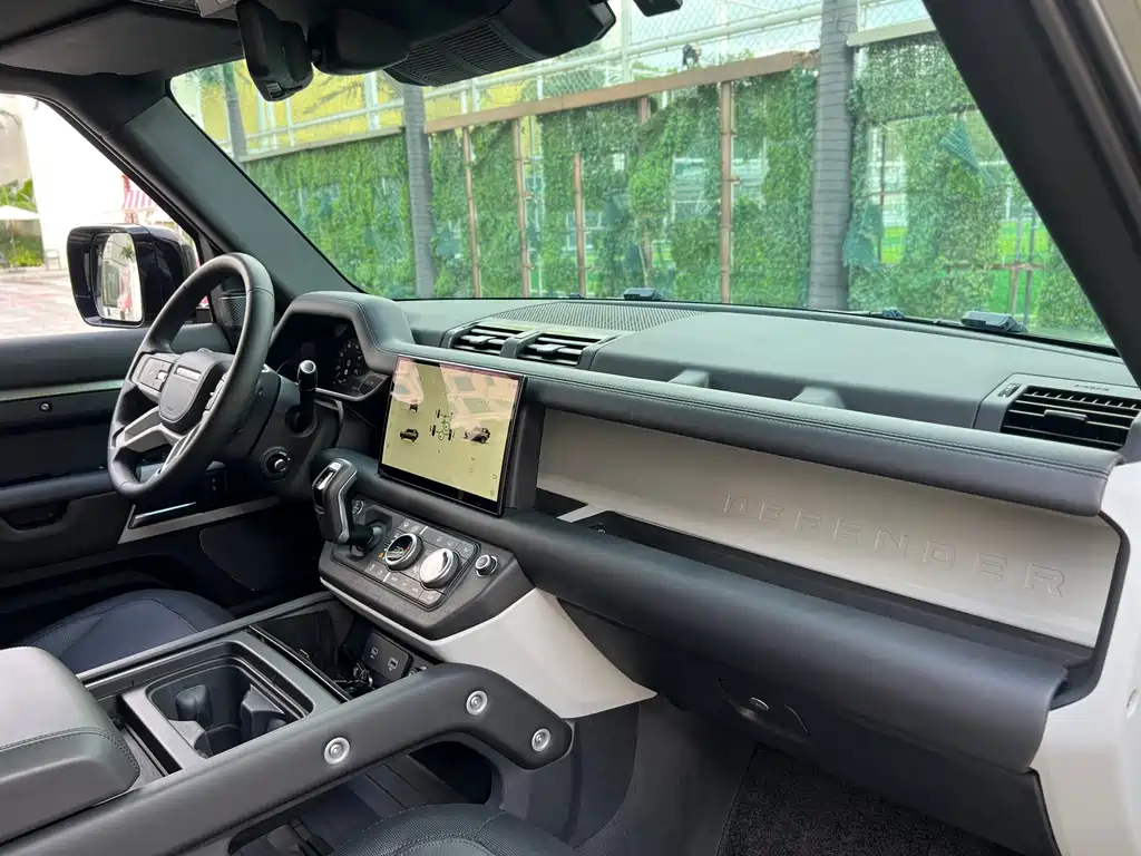 Land Rover Defender — миниатюра 11