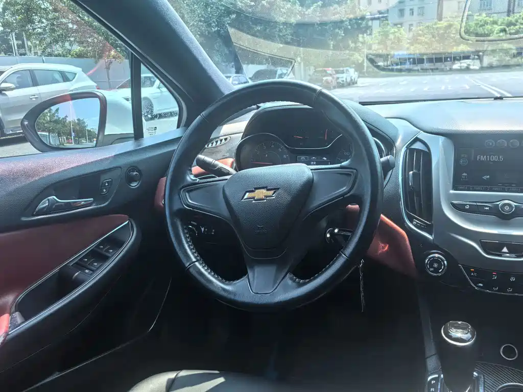 Chevrolet Cruze 1.5L Auto Pioneer Sunroof Edition, фото 9
