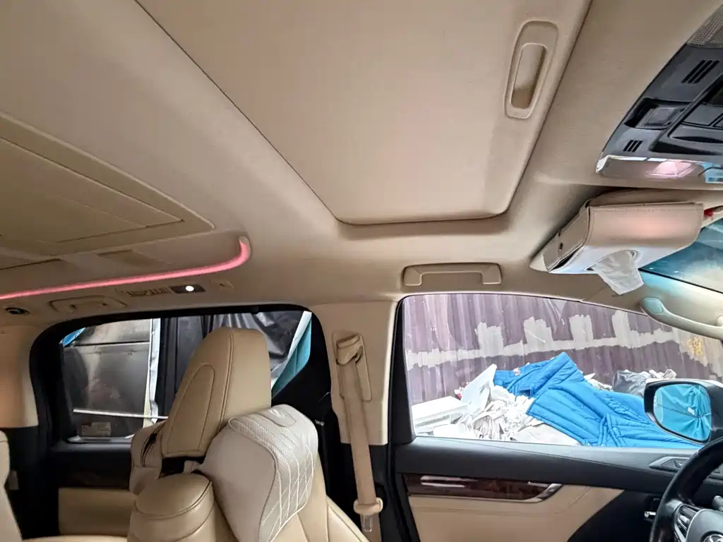 Toyota Alphard — миниатюра 5