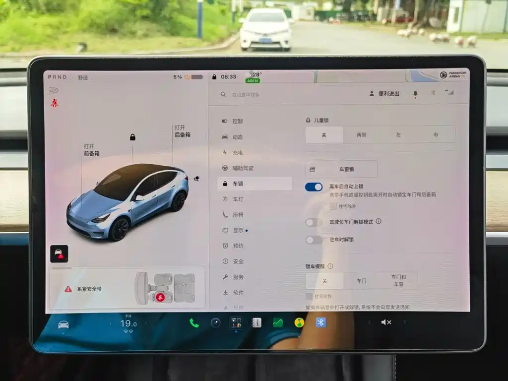Tesla Model Y — миниатюра 18