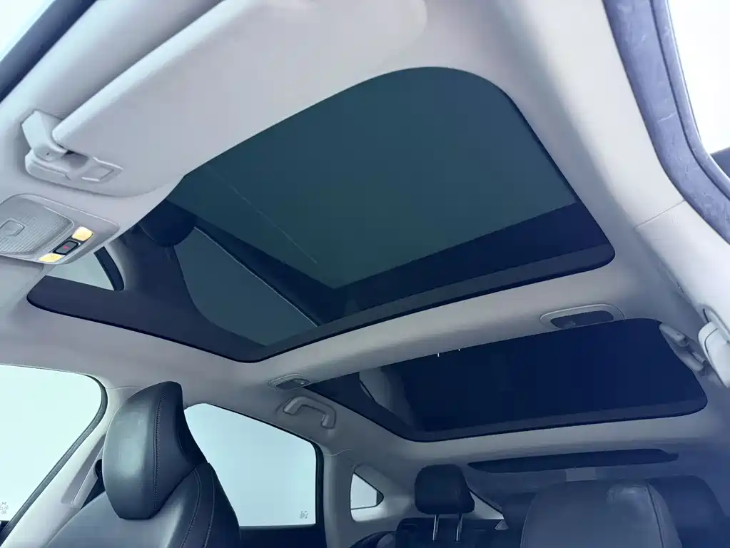 XPeng P7 — миниатюра 15