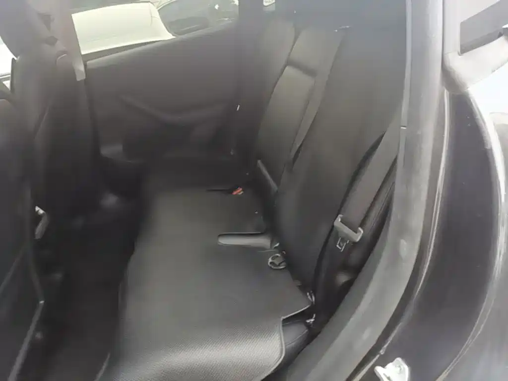 Tesla Model Y — миниатюра 17