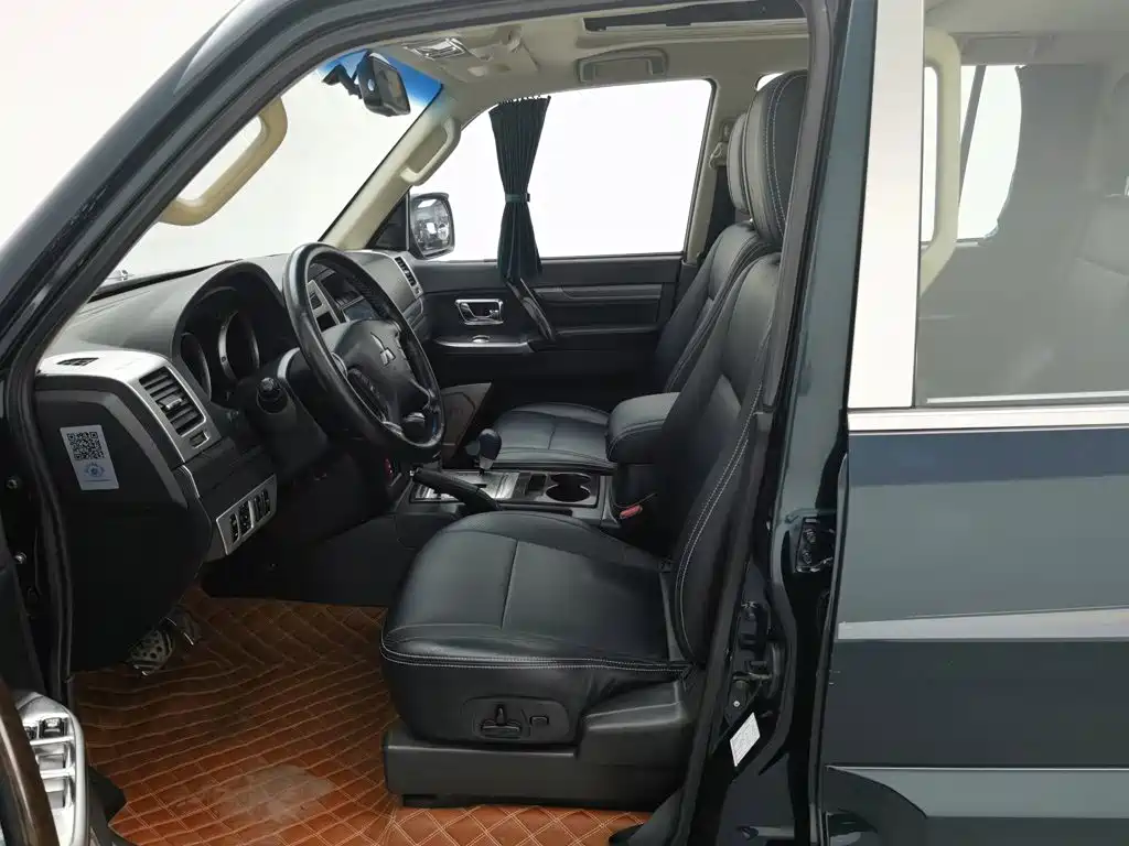 Mitsubishi Pajero (Import) — миниатюра 10