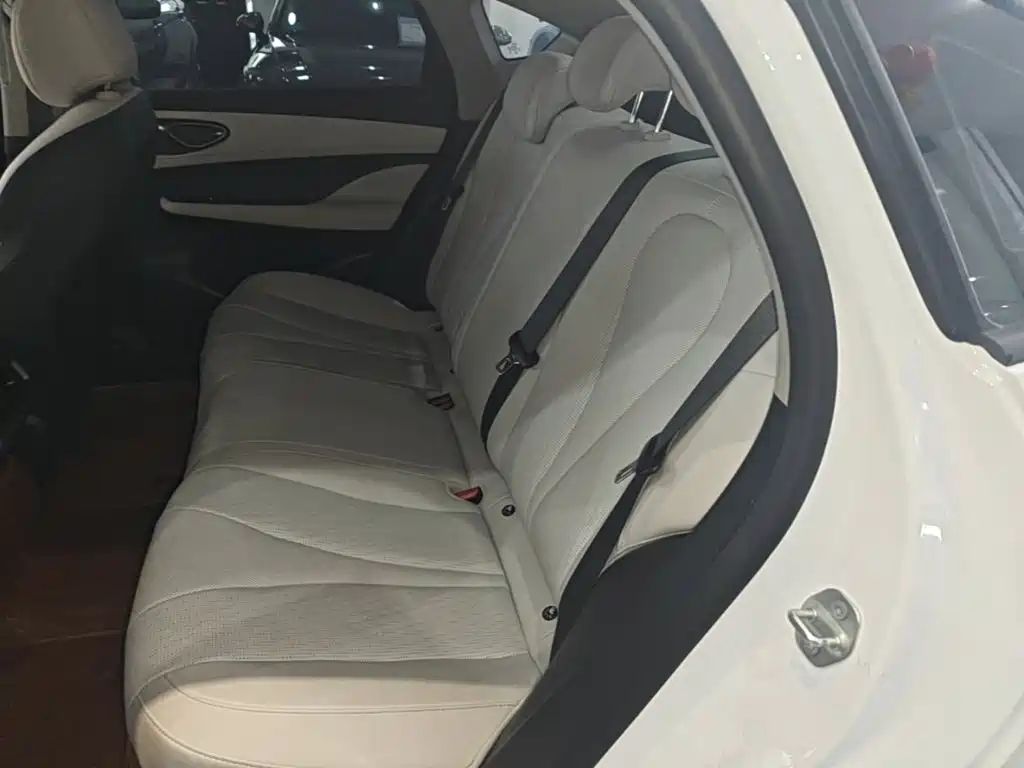 BYD Seal 05 DM-i — миниатюра 17