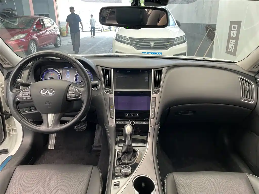 Infiniti Q50L 2016 2.0T Enjoy