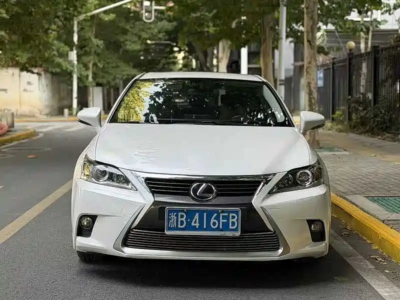 Lexus CT — миниатюра 2