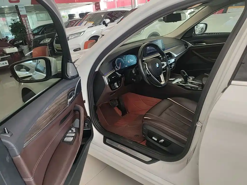 BMW 5 Series — миниатюра 16