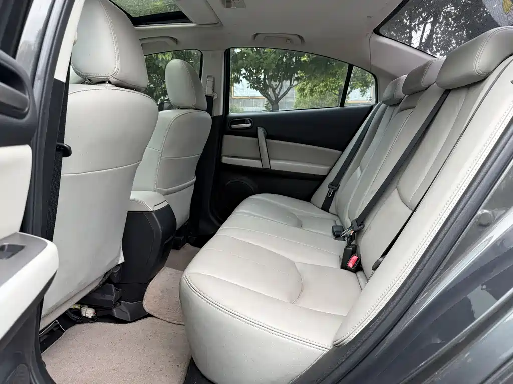 Mazda Ruiyi 2011 2.0L AT Elite